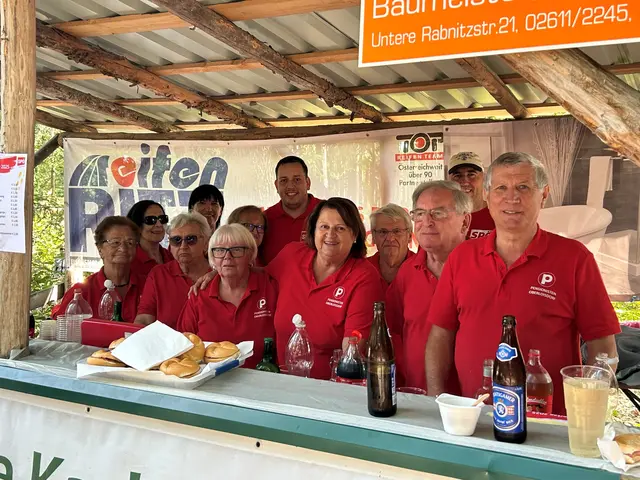 Wanderbegeisterte beim SPÖ-Wandertag in Oberloisdorf. | Foto: Patrick Brenner