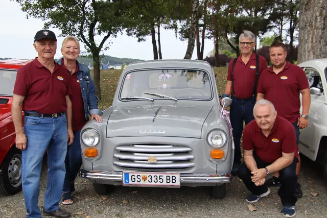 Der Ford Anglia, Baujahr 1970, ist eines der Prunkstücke, auf das der Oldtimerclub Rauchwart ganz besonders stolz ist. | Foto: Martin Wurglits