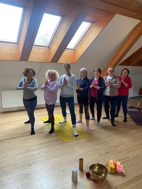 Die zehnwöchige Studie im Rahmen einer Masterarbeit bewies, dass Yoga zur Schmerzlinderung positive Effekte bei Seniorinnen hervorruft. | Foto: Privat