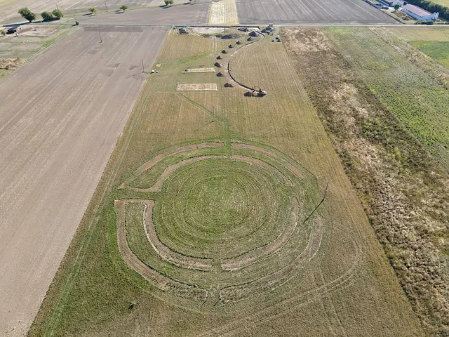 Die Projektfläche „Kreisgrabenanlage & Steinzeitdorf Rechnitz“ aus der Vogelperspektive | Foto: Archäologie Burgenland/Nikolaus Franz