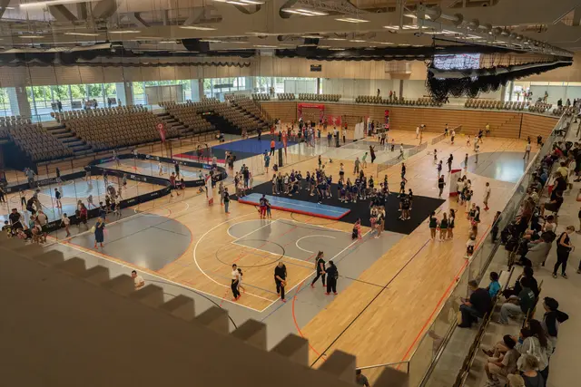 Rund 7.000 Besucherinnen und Besucher waren bei der Eröffnungsfeier in der Arena. | Foto: Emanuel Ullmann/MeinBezirk
