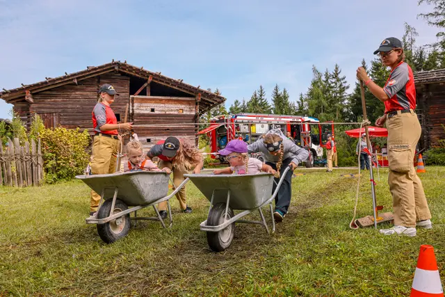 Voll im Einsatz: Vergangenes Wochenende stand Großgmain im Zeichen des Blaulichts. | Foto: BSBÖA Bezirk Flachgau, OVI Hasenschwandtner