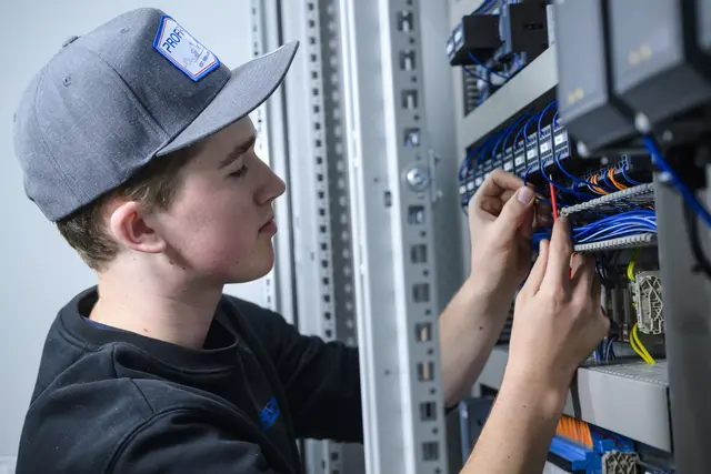 Mit einer Lehre bei Profipack hast du beste Chancen, nach der Ausbildung direkt durchzustarten. | Foto: Franz Oss