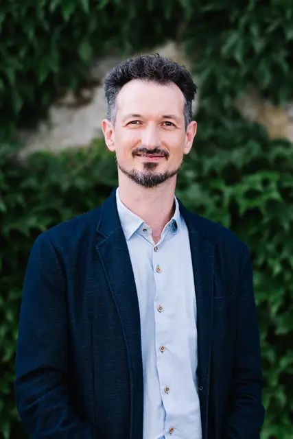 Der Scheibbser Vize-Bürgermeister Joseph Hofmarcher (BUGS) gibt als Architekt Auskunft: "In Summe kann man es nur begrüßen, dass die Nachverdichtung im Altbestand unserer Ortszentren endlich gesetzlich begünstigt wird!" | Foto: Markus Morawetz