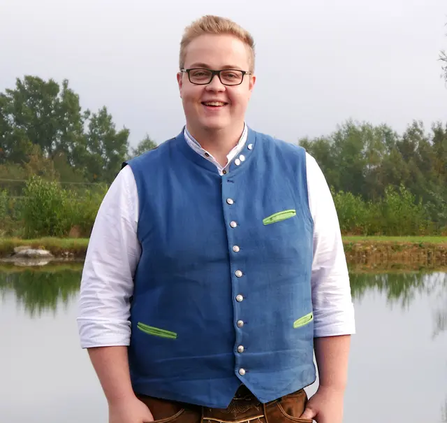 Prüfungserfolg. SIGHARTING: Lukas Weilhartner, Tischlermeisterausbildung in der HTBLA Hallstatt mit ausgezeichnetem Erfolg | Foto: Privat