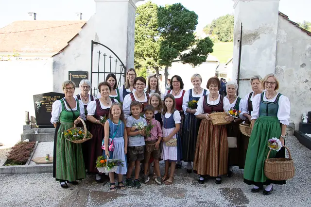 Besonderen Wert legt die Trachtengruppe Pustritz auf die Trachtenpflege (getragen werden die Saualm- und die Jauntal Tracht), auf die Pflege der Gemeinschaft und das Mitwirken bei kirchlichen Festen. | Foto: Privat