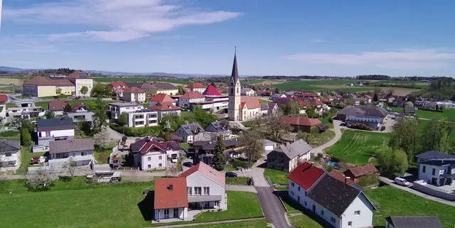 Das Ortszentrum Allhamings aus der Vogelperspektive. Anfang Oktober feiert man das 175-Jahr-Jubiläum. | Foto: Gemeinde Allhaming