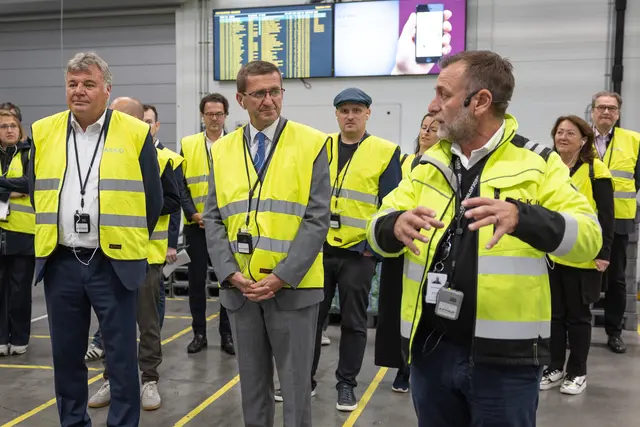 Die oö. Delegation bei der Besichtigung eines Logistikzentrums nahe Oslo. | Foto: Land OÖ/Kauder