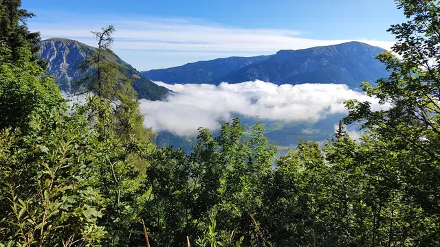 links die Schauerwand, anschließend das Raxmassiv mit der Heukuppe... | Foto: I.Wozonig