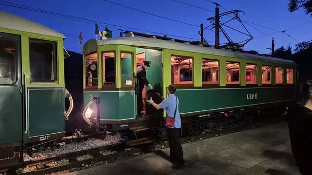 es sind nicht so viele Leute gekommen und genügt der Triebwagen alleine