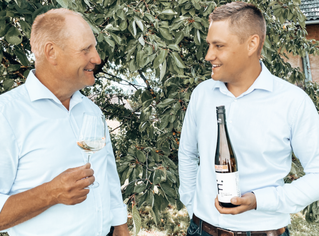 Ein Triumph für die Winzer Stephan und Franz Führer, deren Leidenschaft im Weingarten jetzt gefeiert wird. | Foto: WEINBAU FÜHRER