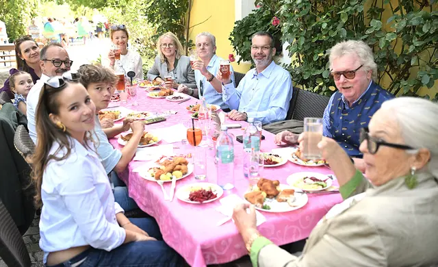 Hirter Bier trifft Hirter Herbstkult - Die Granden der Hirter Privatbrauerei gaben dem Backhendlfest am Brunnerhof die Ehre | Foto: Josef Bodner