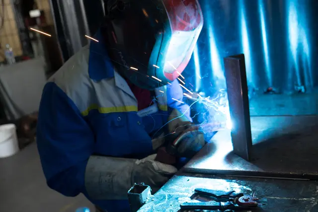 Die metalltechnischen Industrie fordert einen Abschluss unter der Inflation. | Foto: Arnold Burghardt