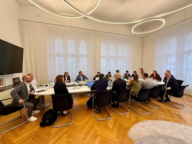 Am Dienstag kam es zum runden Tisch im Rathaus. Jetzt wurden die Pläne für die Ortstaxen-Anhebung geändert. | Foto: Stadt Wien