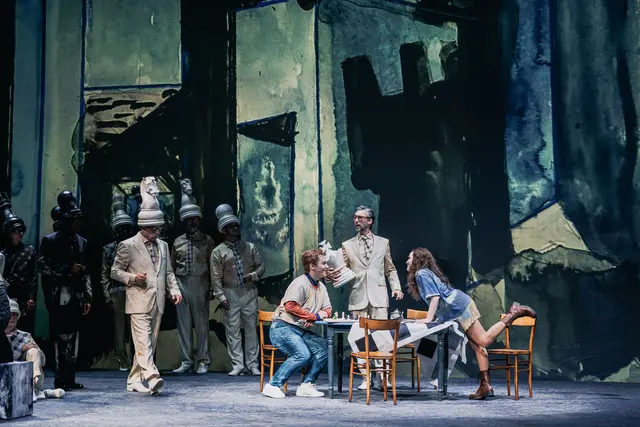 In der Inszenierung von Lotte de Beer geht's um nichts Geringeres als um das Aufwachsen.  | Foto: Marco Sommer