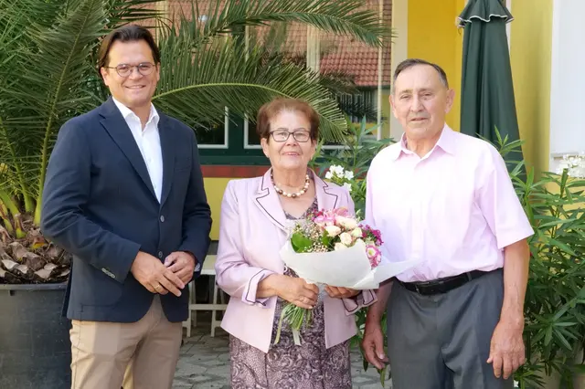Bürgermeister Bernhard Heinl, Maria und Anton Heidegger | Foto: Marktgemeinde Michelhausen