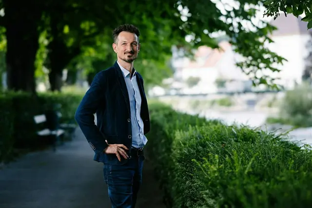 Der Scheibbser Vize-Bürgermeister Joseph Hofmarcher (BUGS) gibt als Architekt Auskunft: "In Summe kann man es nur begrüßen, dass die Nachverdichtung im Altbestand unserer Ortszentren endlich gesetzlich begünstigt wird!" | Foto: Markus Morawetz