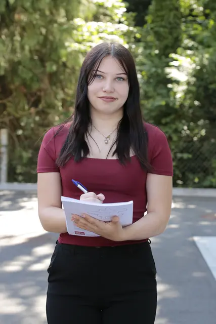 Saskia Kaiser aus Reichersberg absolviert eine Lehre zur Industriekauffrau bei Schärdinger Granit in St. Florian am Inn und ist LehrlingsRedakteurin 2025 für MeinBezirk Schärding