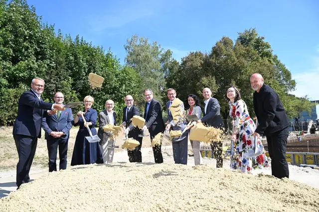 v.l.:  Patrick Pammer, Maximilian Pammer, Anke Merkl, Christian Paulik, Dietmar Prammer, Stefan Koch, Markus Achleitner, Alberta Bonanni, Alexander Freischlager, Ingrid Rabmer, Peter Sapp.
 | Foto: JKU