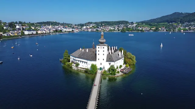 Das Wahrzeichen Gmundens: Das Seeschloss Ort. | Foto: Wolfgang Spitzbart