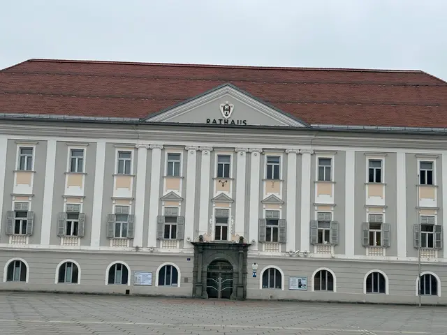 Exakt 43.141.642,97 Euro soll die Stadt bald für das neue Hallenbad an die Stadtwerke überweisen. (Symbolfoto) | Foto: MeinBezirk.at