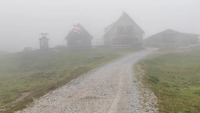 am Morgen verabschieden wir uns bei dichtem Nebel, und wärmere Wäsche tut gut... | Foto: I.Wozonig