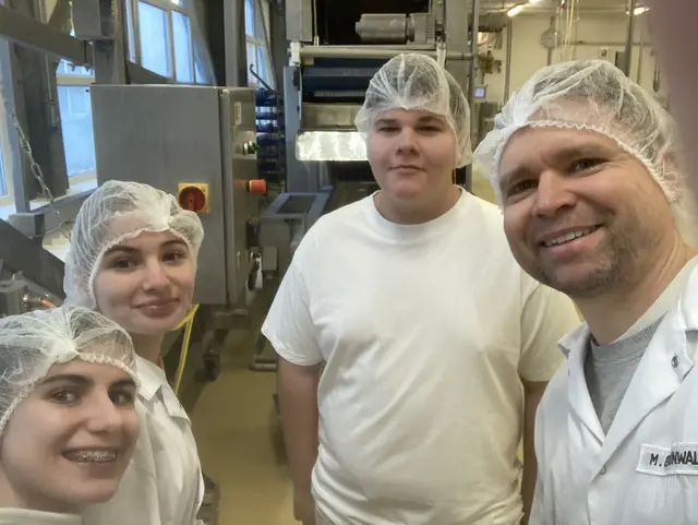 Die Lehrlinge Celina Dullnig, Diana Höllhuber, Lukas Wagner und Florian Wegscheider. | Foto: Weinbergmaier