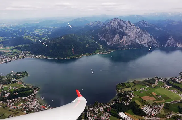 Micheldorfer Segelflieger beim gemeinsamen "kurbeln" in der Thermik über Altmünster. | Foto: Eduard Supersperger jun.