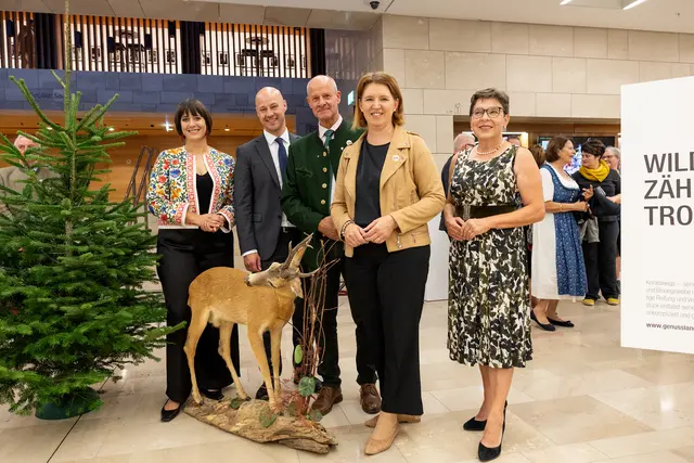 V.l.: Genussland-Stabstellenleiterin Birgit Stockinger, Martin Hajart, Herbert Sieghartsleitner, Michaela Langer-Weninger und Michaela Sommer. | Foto: Land OÖ/Margot Haag