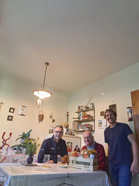 Markus Schaflechner und Georg Macheiner gratulieren Herrn Dr. Hocevar zu seinem 80. Geburtstag | Foto: Regionalverband Lungau