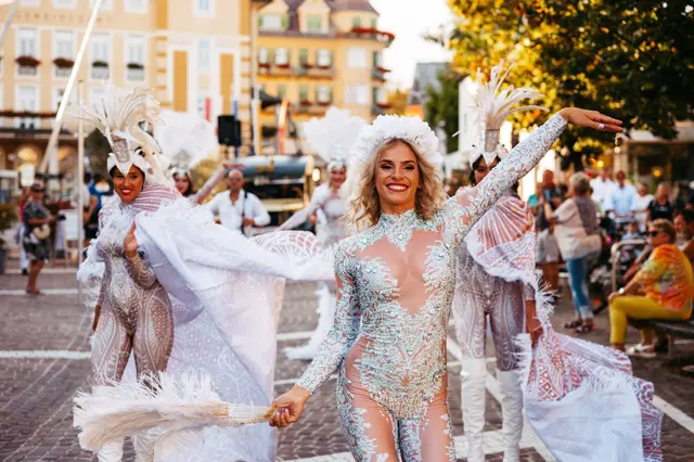 Velden verabschiedet den Sommer bunt.  | Foto: Veldener Tourismus GmbH, k.K.
