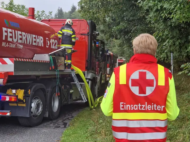 Beim Wohnhausbrand in Rosental war das Rote Kreuz auch im Einsatz. | Foto: R. Wonisch/Rotes Kreuz