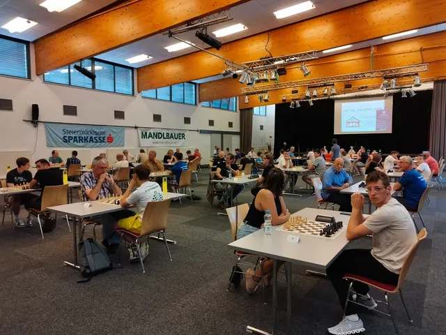 49 Schachspielerinnen und Schachspieler nahmen im Komm-Zentrum in Leitersdorf am internationalen Blitzturnier teil. | Foto: Schachklub Feldbach
