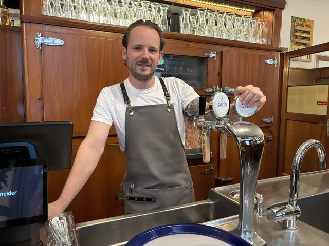 Klaus Silberbauer hat jahrelange Erfahrung in der Gastronomie. | Foto: Michael Marbacher/MeinBezirk