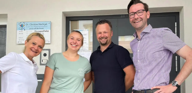 Allgemeinmedizinerin Christine Christof (l.) stellt ihre Räumlichkeiten auch Evelyne Kollegger und Uwe Schwaiger zur Verfügung, Bürgermeister Georg Preßler (r.) freut sich über das neue Angebot in Edelschrott. | Foto: Gemeinde Edelschrott