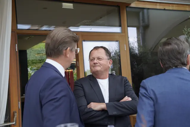NAbg. Joachim Schnabel im Gespräch mit Kurt Stessl, ehemaliger Bürgermeister von Kaindorf/Sulm. | Foto: MeinBezirk/Simon Michl