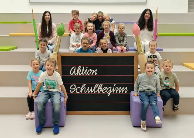 2025 Volksschule Tulbing, 1a mit Klassenlehrerin Kathrin Schiefer und Direktorin Sonja Galli. | Foto: Christian Nowotny