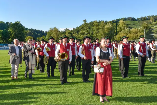 Samstag – Legendenabend &amp; Trachtenparty: Weihung der neuen Tracht des Musikverein Ligist-Krottendorf durch Generalvikar Dr. Erich Linhardt. | Foto: MLK