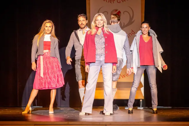 Auch klassische Trachtenmode wird am Laufsteg gezeigt. | Foto: Andreas Lutche