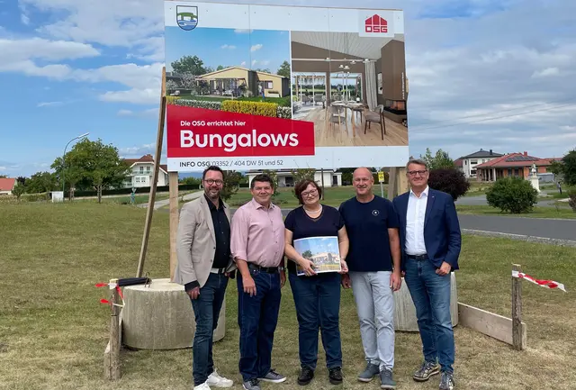 Den Startschuss zum Bau gaben OSG-Obmann Alfred Kollar, Vizebürgermeister Hansjörg Schrammel, Architektin Hildegard Blasch, Bürgermeister Emmerich Zax und Bauleiter Jörg Ringhofer (von rechts). | Foto: OSG