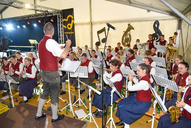 Freitag – Oberkrainer-Abend: Musikverein Harmonie Andelsbuch bei seinem Gastkonzert. | Foto: MLK