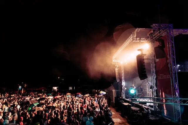 Die vergangenen zwei Wochenenden standen im Salzburger Volksgarten ganz im Zeichen von Musik, Begegnung und spätsommerlicher Festivalatmosphäre: Bei freiem Eintritt lockte die Konzertreihe „Live in Salzburg“ insgesamt fast 20.000 Besucherinnen und Besucher in den drittgrößten Park der Stadt. | Foto: Stadt Salzburg/Martin&Klein