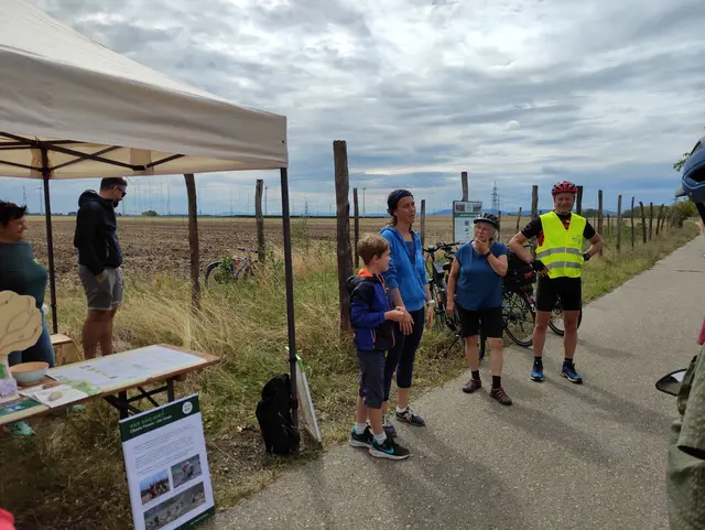  Zahlreiche Hörstationen entlang der Strecke machen die Vergangenheit lebendig. 