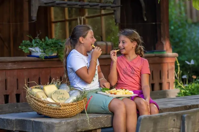 Genuss in geselliger Runde – Käse steht beim Fest im Mittelpunkt. | Foto: Andreas Lutche