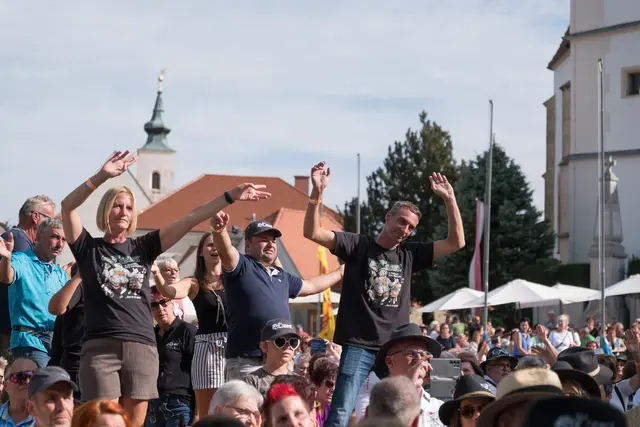 1.500 Fans nahmen am Edlseer Fanwandertag, organisiert vom Kulturverein Lebenskraft Straden, teil. | Foto: Robert Paul