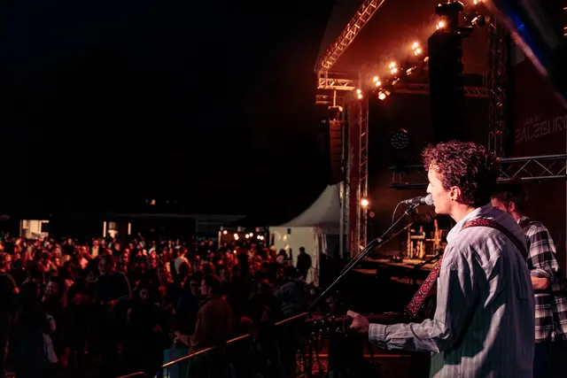 Die vergangenen zwei Wochenenden standen im Salzburger Volksgarten ganz im Zeichen von Musik, Begegnung und spätsommerlicher Festivalatmosphäre: Bei freiem Eintritt lockte die Konzertreihe „Live in Salzburg“ insgesamt fast 20.000 Besucherinnen und Besucher in den drittgrößten Park der Stadt. | Foto: Stadt Salzburg/Martin&Klein