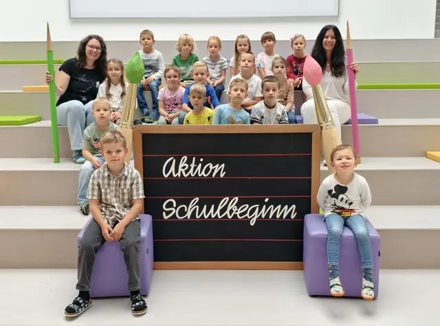 2025 Volksschule Tulbing, 1b mit Klassenlehrerin Katrin Balas und Direktorin Sonja Galli. | Foto: Christian Nowotny