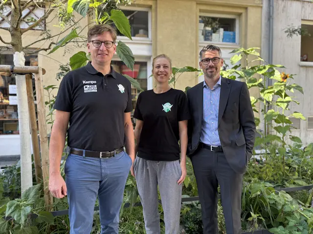 v. l.: Konrad Pfadenhauer, Veronika Korbei und Thomas Ruzek sind Teil des Vorstands von Handball West Wien.  | Foto: Lisa Kammann/MeinBezirk