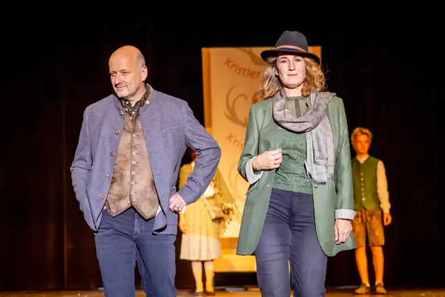 Die Trachtenmodenschau „Kristler G’wånd“ begeistert mit traditionellen und modernen Stücken. | Foto: Andreas Lutche