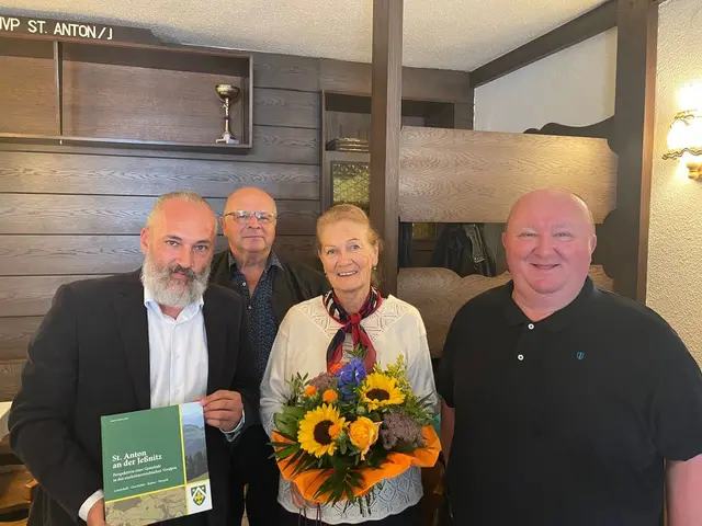 Glückwünsche zum 80. Geburtstag in St. Anton an der Jeßnitz: Jubilarin Edeltrude Reisenbichler (2.v.r.) mit ihren Gratulanten in der Jeßnitzaler Stub'n | Foto: Gemeinde St. Anton an der Jeßnitz